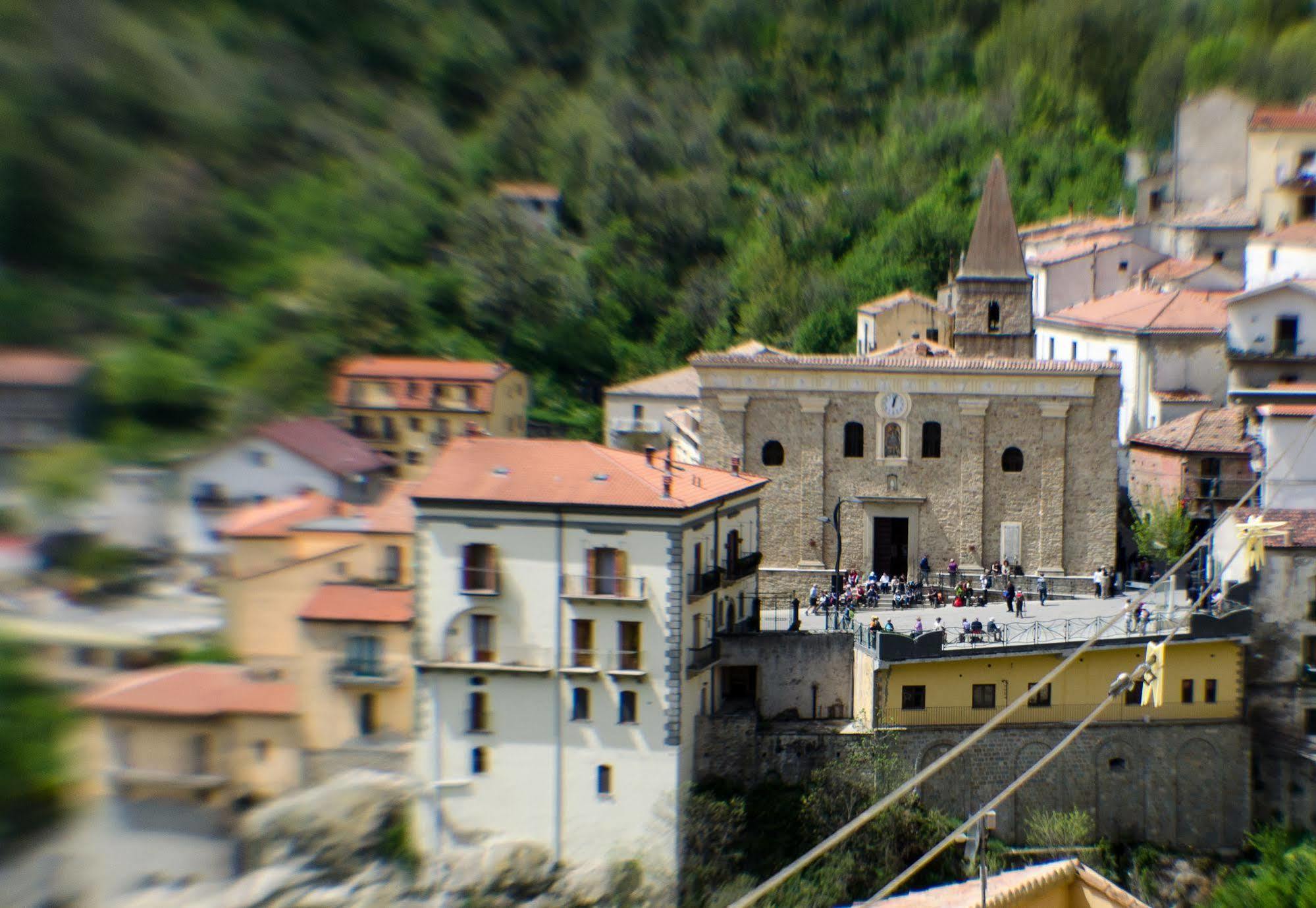 Dimore Dell'Olmo - Ospitalita Diffusa Castelmezzano Exterior foto